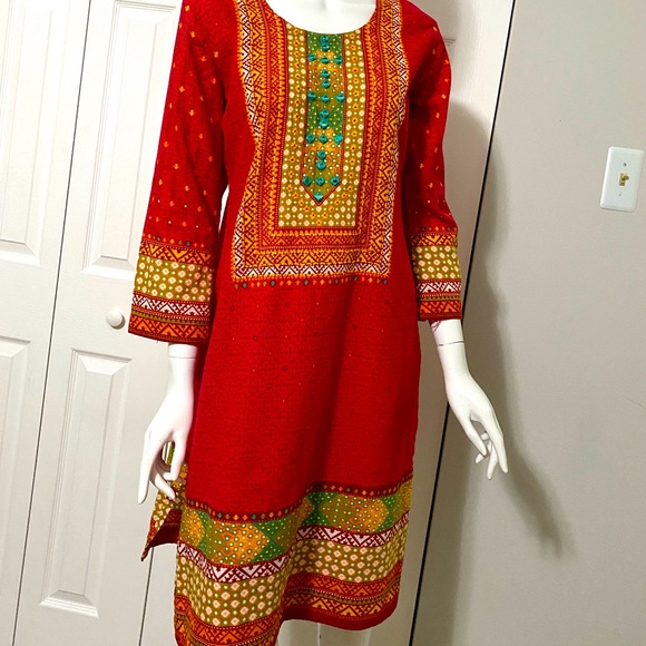 Dresses - Picture 2 of 2